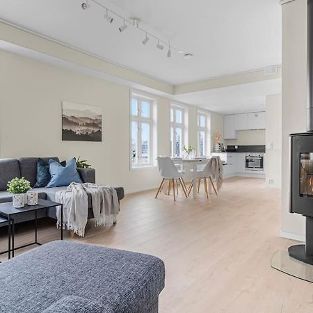 New! Huge Modern Apartment! Fit For Two Families! Bergen Exterior photo