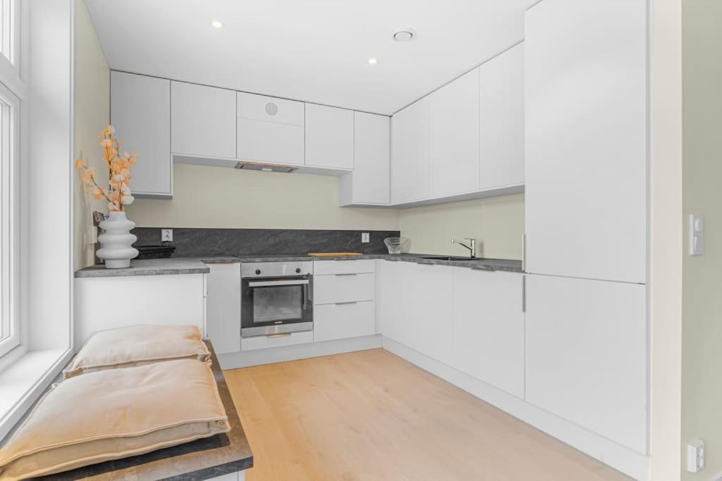 New! Huge Modern Apartment! Fit For Two Families! Bergen Exterior photo